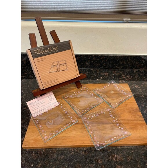 The Pampered Chef Set of 4 Square Glass Daisy Dessert Plates - Picture 1 of 9